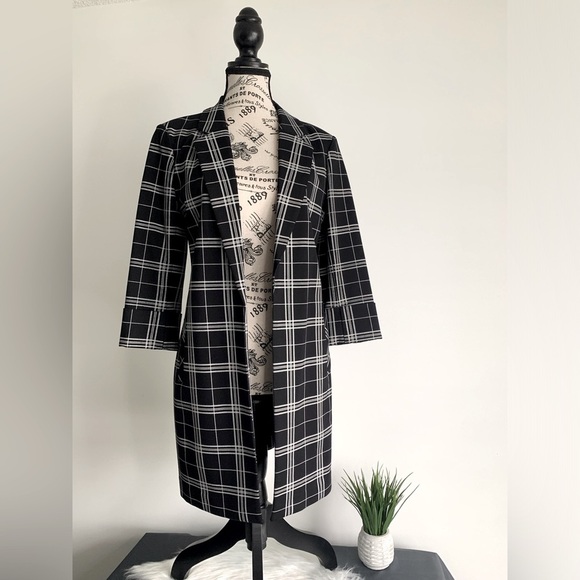 le chateau Jackets & Blazers - Le Chateau Open Long Blazer Black/ White checker print with pockets SZ: XS/S